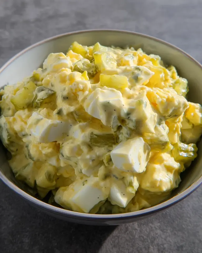 Cremiger Eiersalat mit Joghurt und Mayonnaise