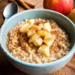 Schnelles und einfaches Apfelkuchen-Porridge