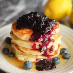 Fluffige Pancakes mit Blaubeer Sauce