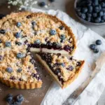Blaubeer-Tarte mit Vanille-Schmand und Streuseln